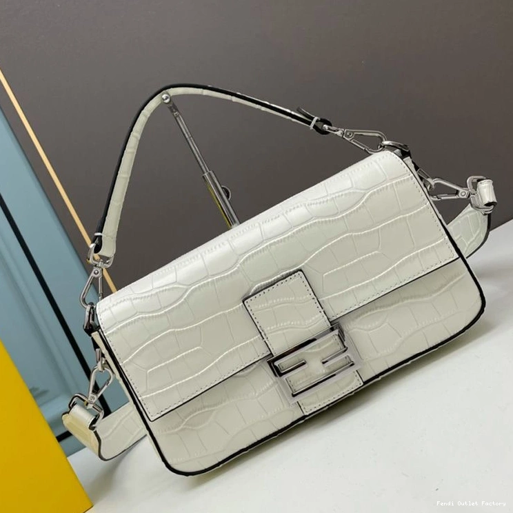 Vintage HOT Fendi In Leather Crocodile Bag White Baguette Medium 0808